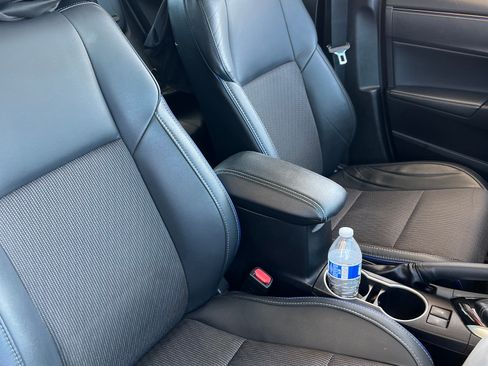 Used 2018 Toyota Corolla SE w/ SE Premium Package image 5