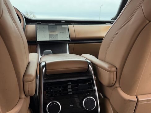 Used 2024 Land Rover Range Rover Long Wheelbase SE image 14