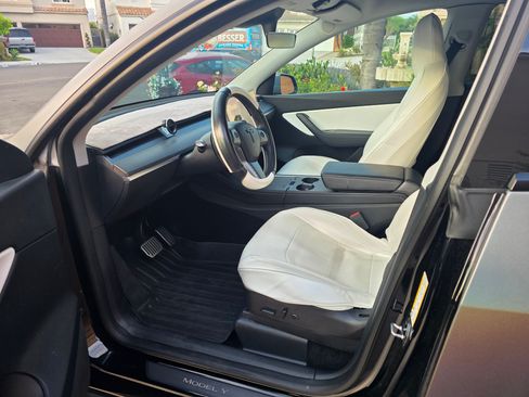 Used 2021 Tesla Model Y Long Range AWD/4WD image 9
