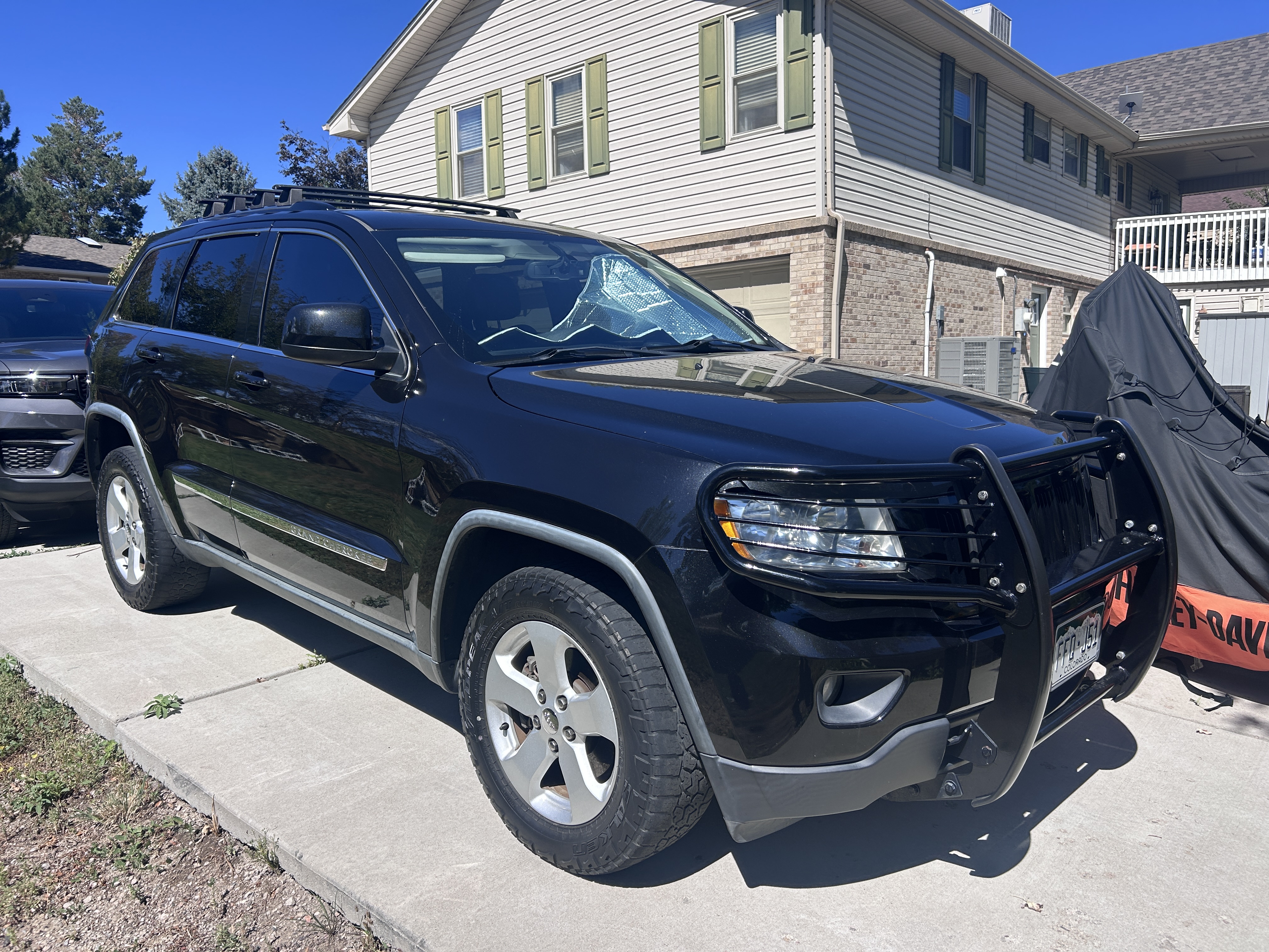 Used 2012 Jeep Grand Cherokee Laredo AWD/4WD image 1
