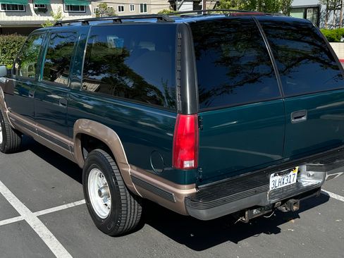 Used 1995 Chevrolet Suburban 4WD image 4
