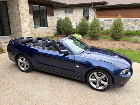 Used 2011 Ford Mustang GT Premium w/ Electronics Pkg RWD image 11