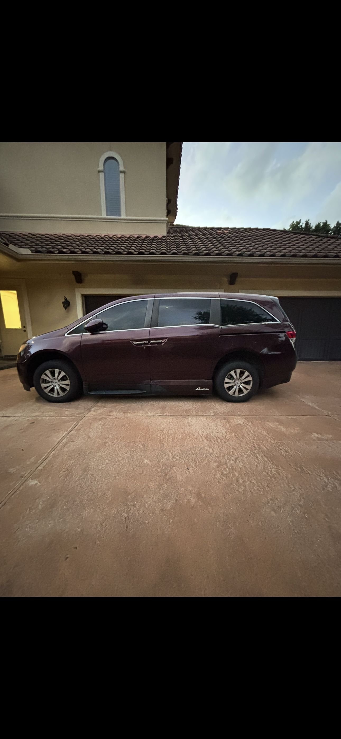 Used 2014 Honda Odyssey EX image 2