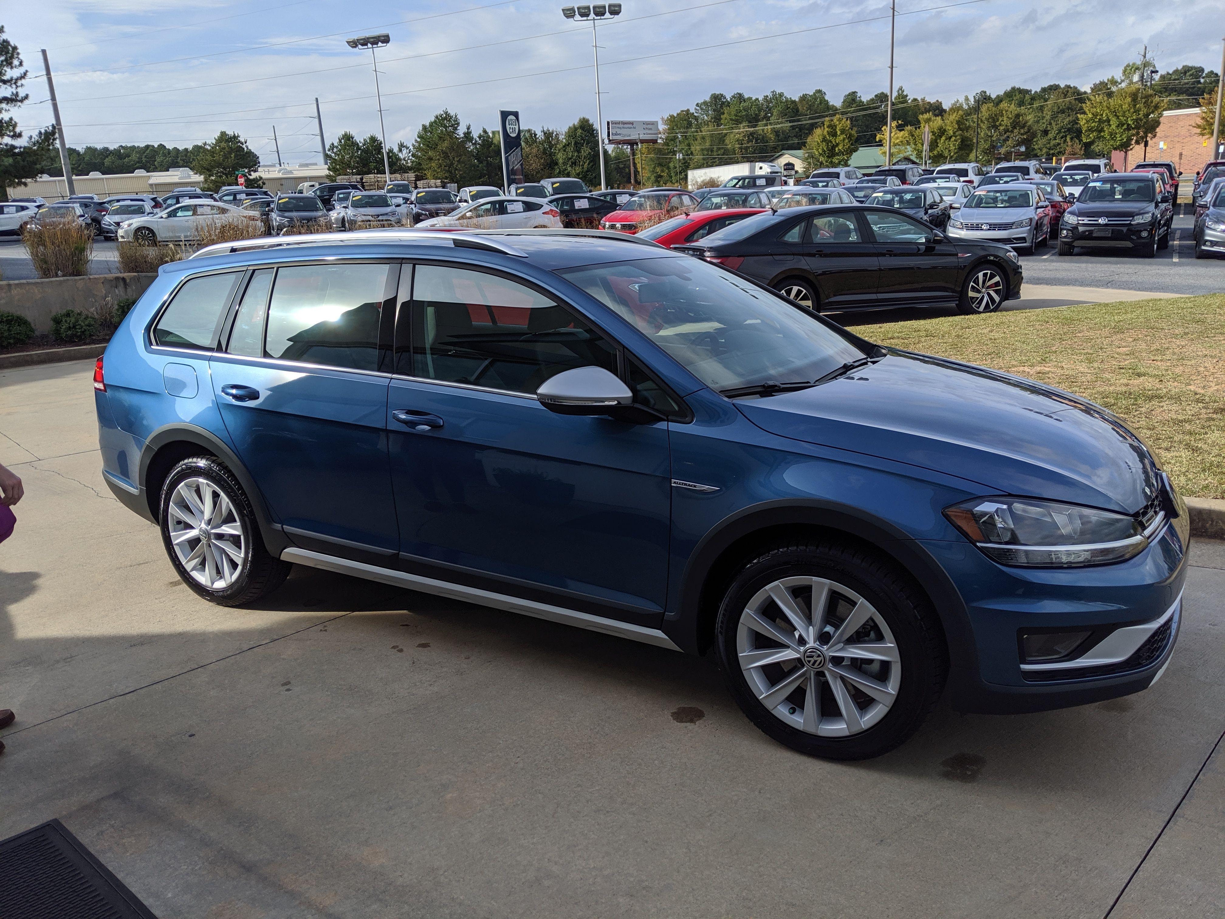 Used 2019 Volkswagen Golf Alltrack S AWD/4WD image 1
