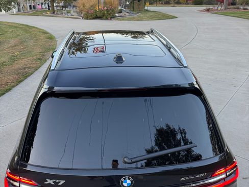 Used 2025 BMW X7 xDrive40i w/ Premium Package image 13