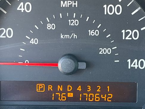 Used 2006 Nissan Titan XE w/ (W04) Preferred Pkg image 2