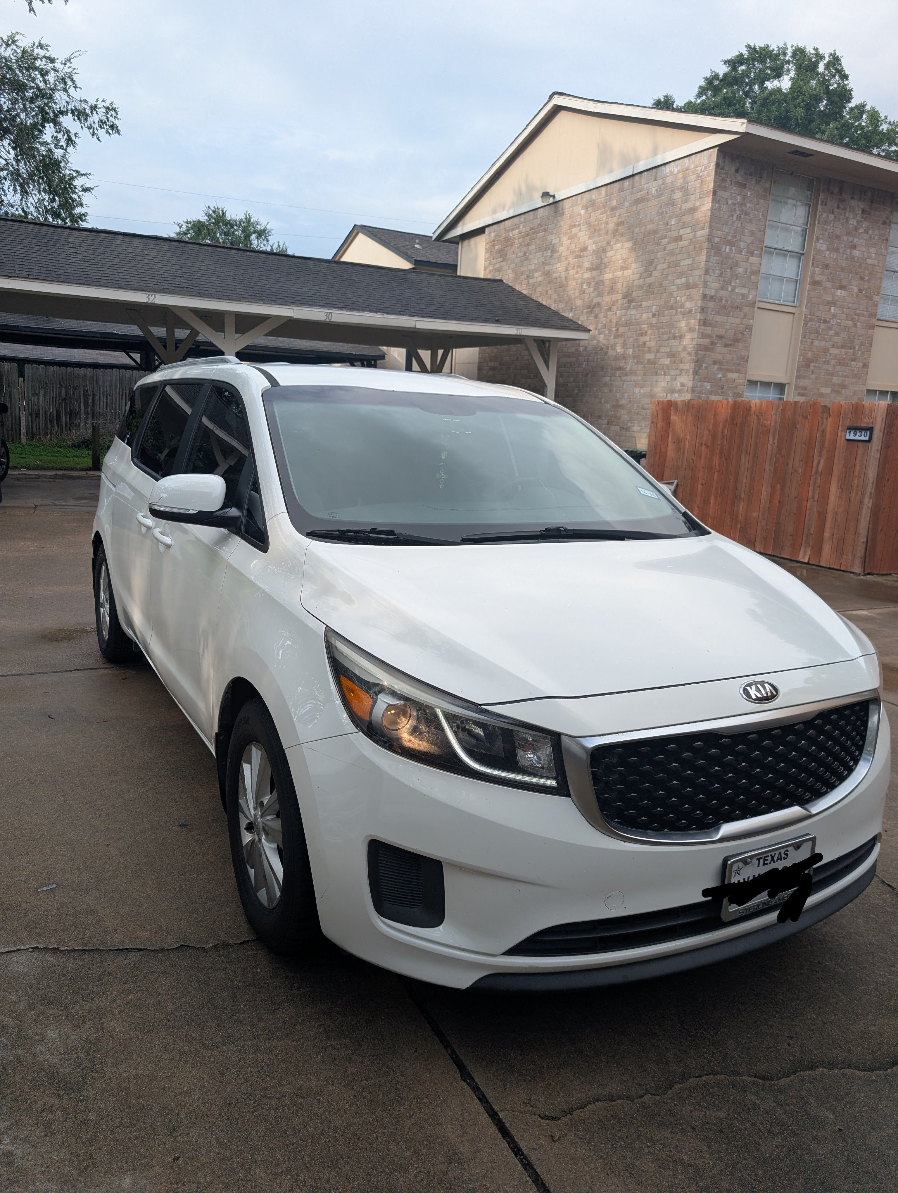 Used 2016 Kia Sedona LX w/ LX Convenience Package FWD image 4