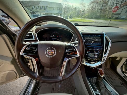 Used 2015 Cadillac SRX Luxury image 8