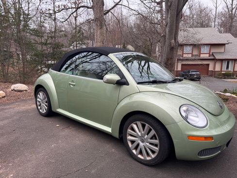 Used 2008 Volkswagen Beetle SE image 1