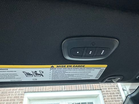 Used 2025 Chrysler Pacifica Select image 24