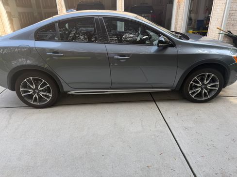 Used 2017 Volvo S60 T5 Cross Country Platinum w/ Climate Package AWD/4WD image 10