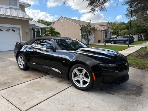 Used 2020 Chevrolet Camaro LT image 12