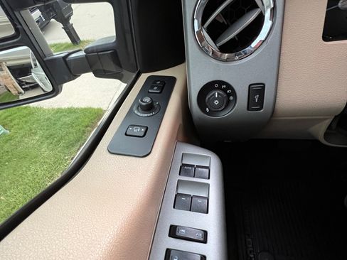 Used 2016 Ford F250 Lariat w/ Lariat Ultimate Package image 24