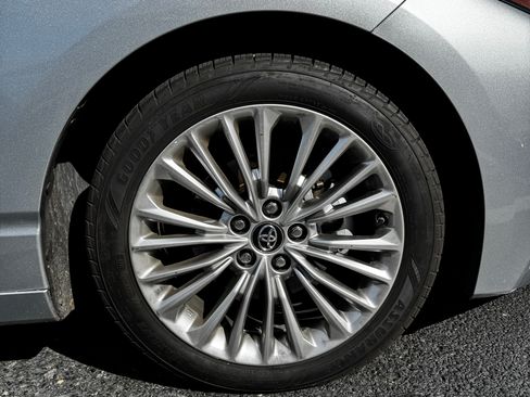 Used 2019 Toyota Avalon Limited w/ Advanced Safety Package image 13