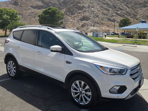 Used 2018 Ford Escape Titanium w/ Ford Safe & Smart Package AWD/4WD image 9