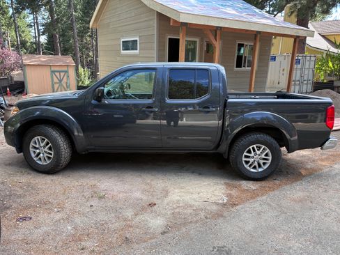 Used 2014 Nissan Frontier SV w/ SV Value Truck Package AWD/4WD image 1