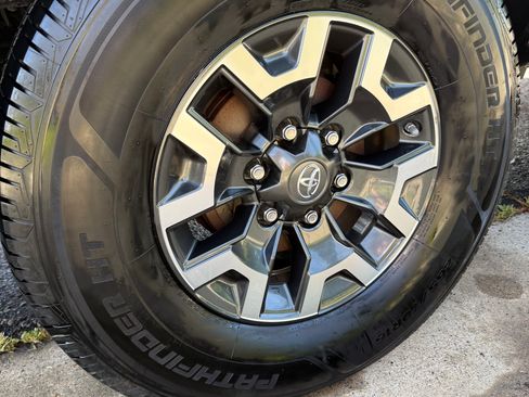 Used 2017 Toyota Tacoma TRD Off-Road image 11