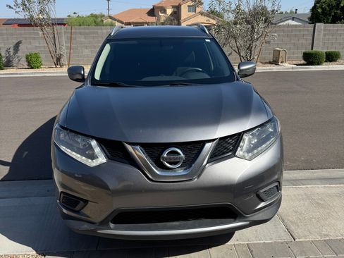 Used 2016 Nissan Rogue SV image 2