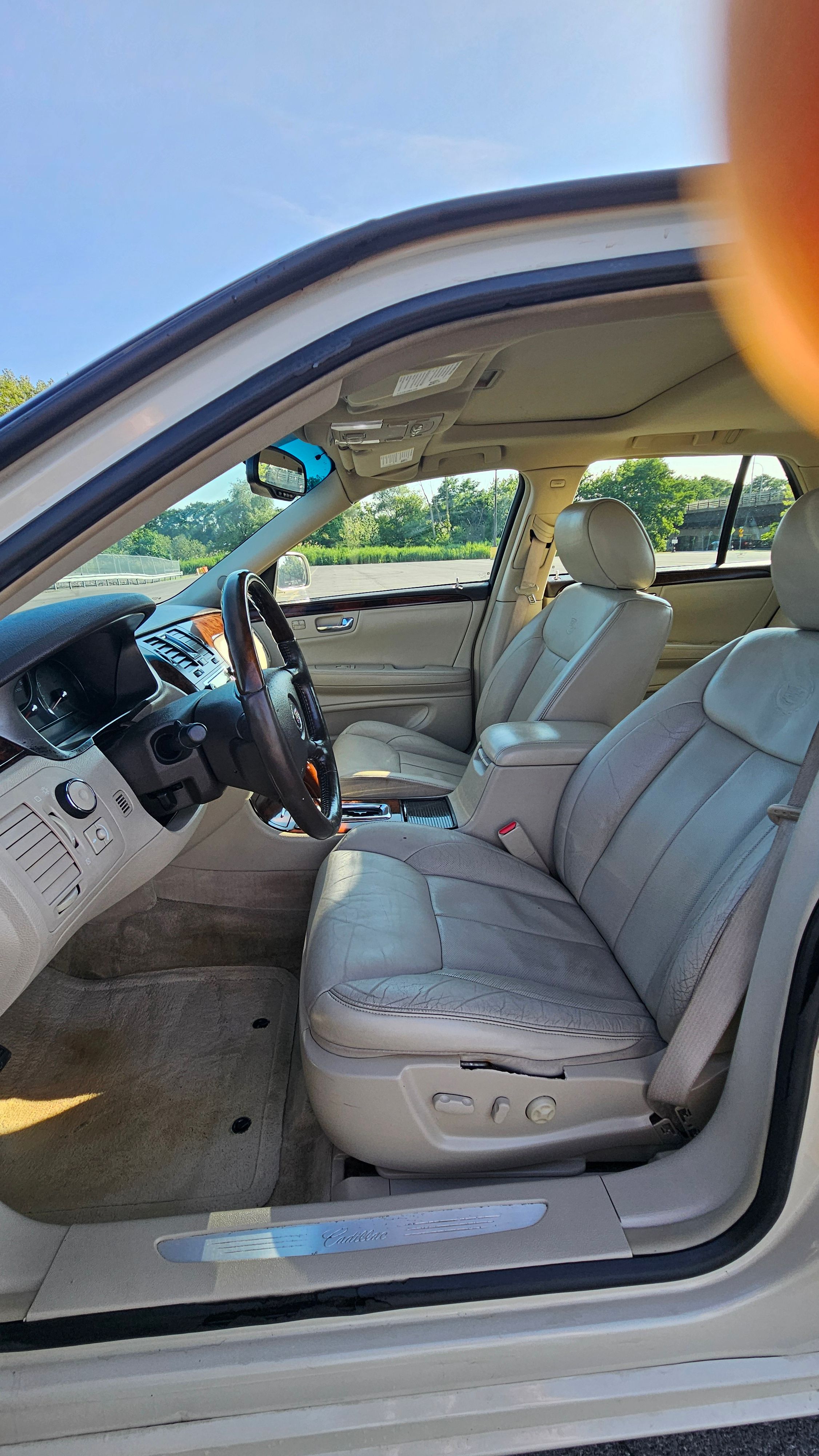 Used 2010 Cadillac DTS Luxury FWD image 9