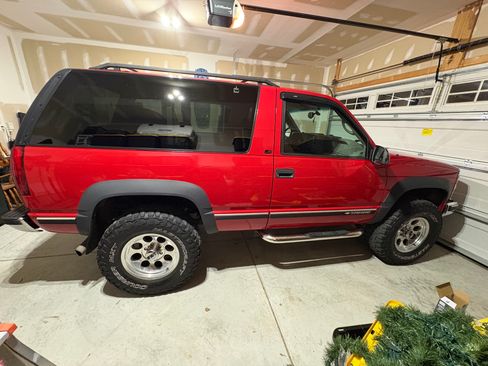 Used 1999 Chevrolet Tahoe Sport Utility 2D w/ Preferred Equipment Group image 4