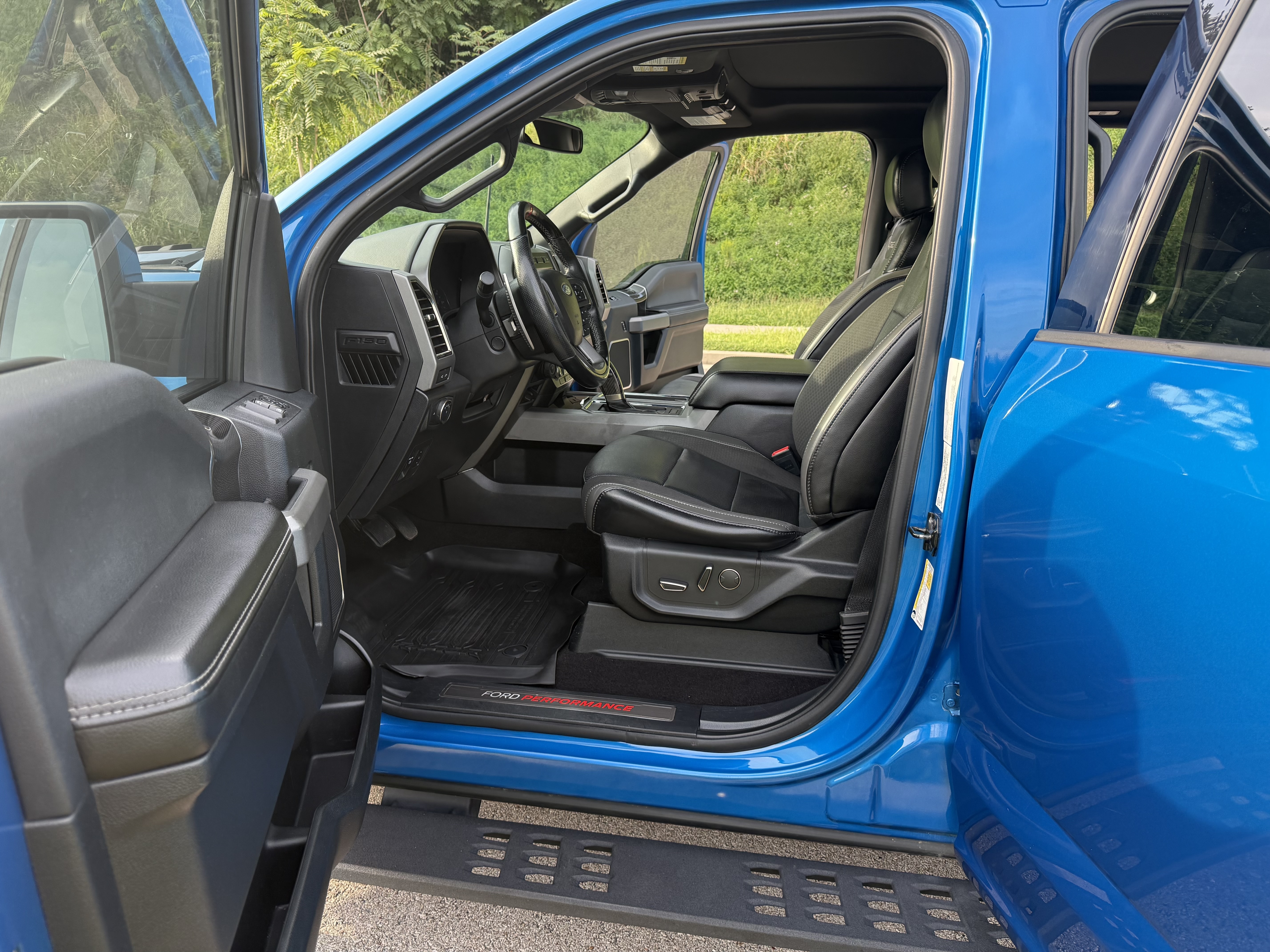 Used 2019 Ford F150 Raptor w/ Equipment Group 802A Luxury AWD/4WD image 15