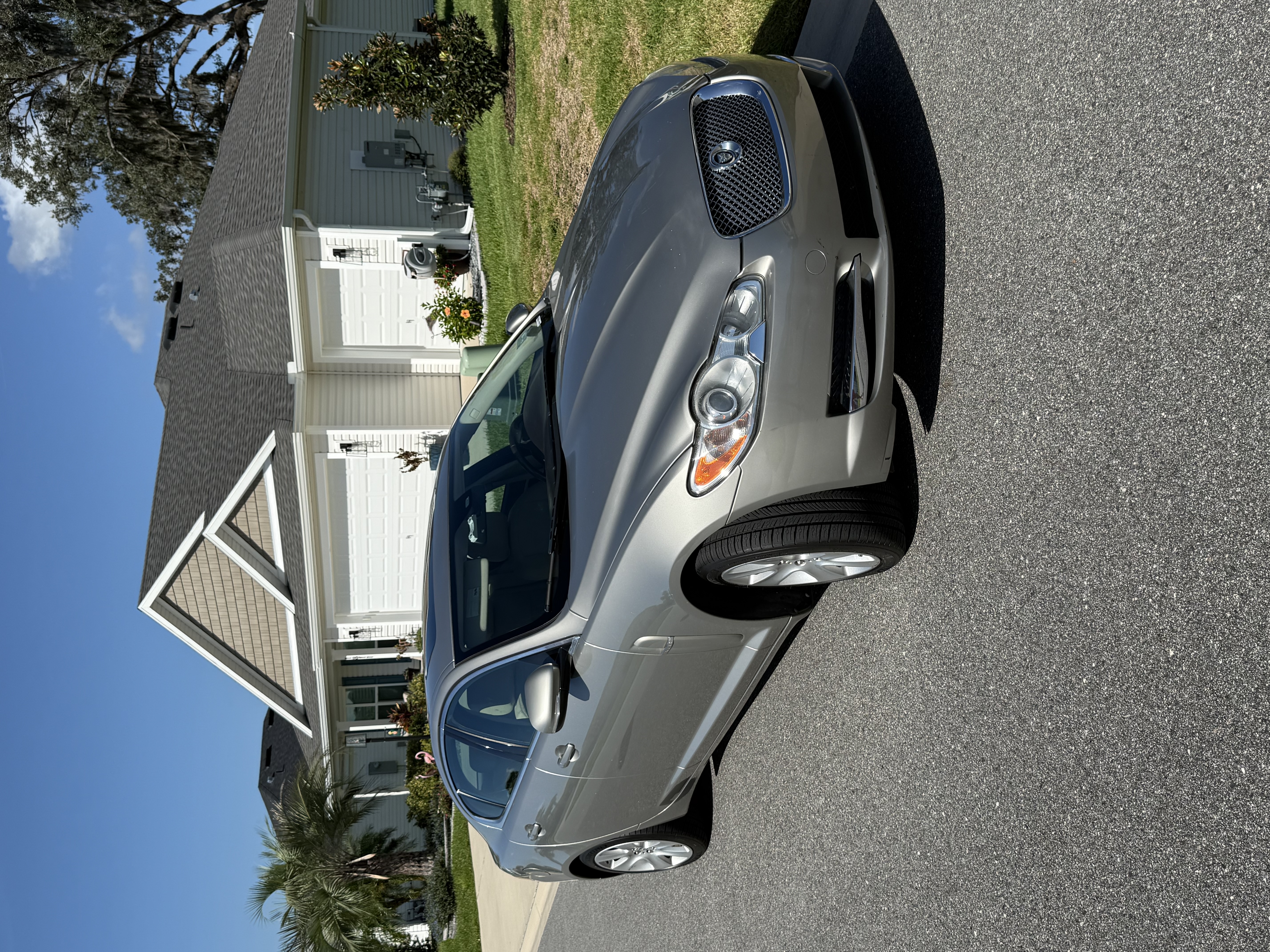 Used 2010 Jaguar XF Luxury RWD image 6