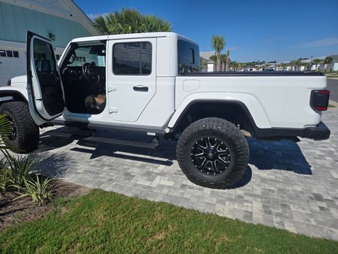 Used 2021 Jeep Gladiator Overland w/ Popular Equipment Package image 11