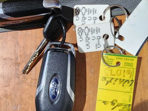 Used 2016 Ford Edge Titanium w/ Technology Package image 11