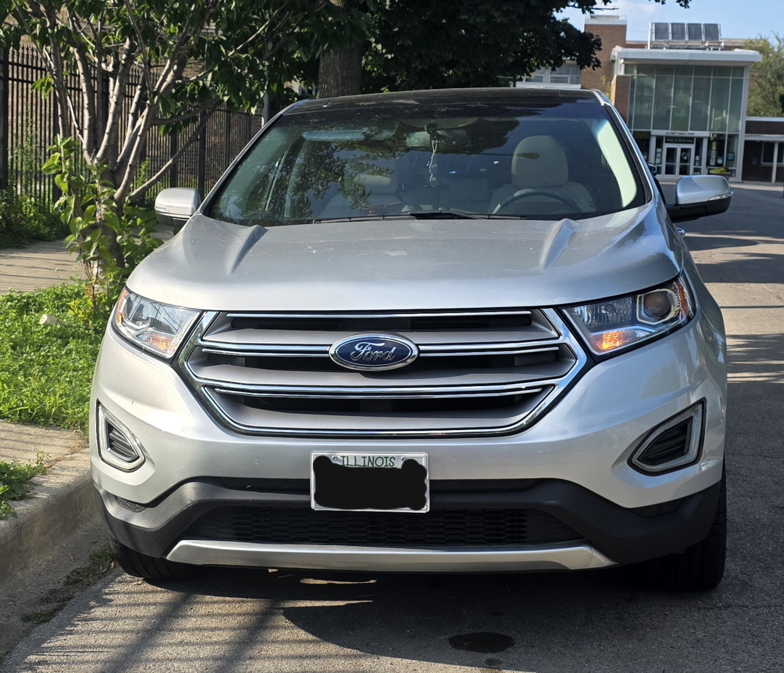 Used 2018 Ford Edge Titanium w/ Equipment Group 301A FWD image 2
