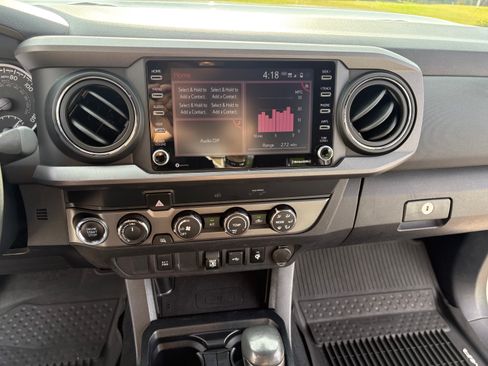 Used 2020 Toyota Tacoma TRD Off-Road AWD/4WD image 25
