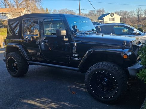 Used 2016 Jeep Wrangler Unlimited Sahara image 1