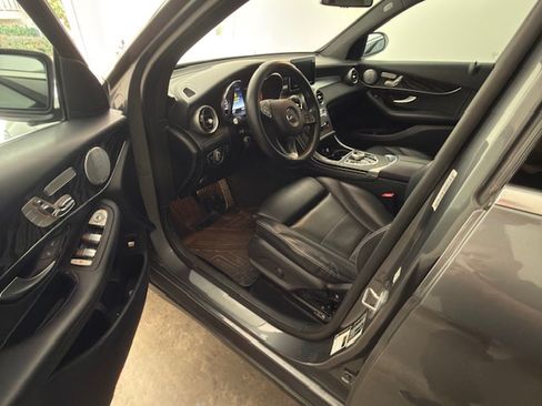 Used 2018 Mercedes-Benz GLC 300 4MATIC image 16