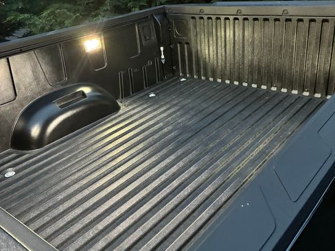 Used 2025 Toyota Tundra Limited AWD/4WD image 9
