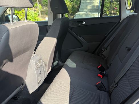 Used 2015 Volkswagen Tiguan S image 14