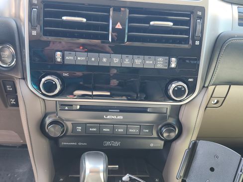 Used 2023 Lexus GX 460 Premium w/ Accessory Package image 13