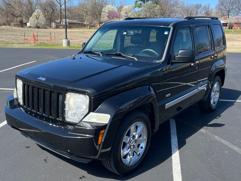 Used 2012 Jeep Liberty Sport image 4