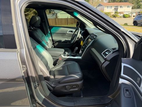 Used 2014 Ford Explorer XLT w/ Equipment Group 202A image 19