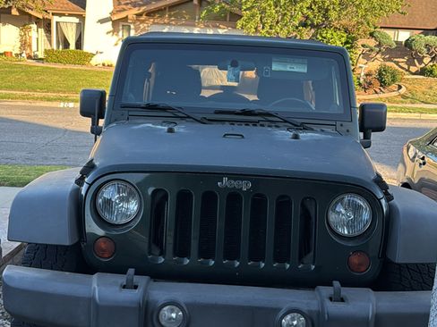 Used 2011 Jeep Wrangler Unlimited Sport image 11