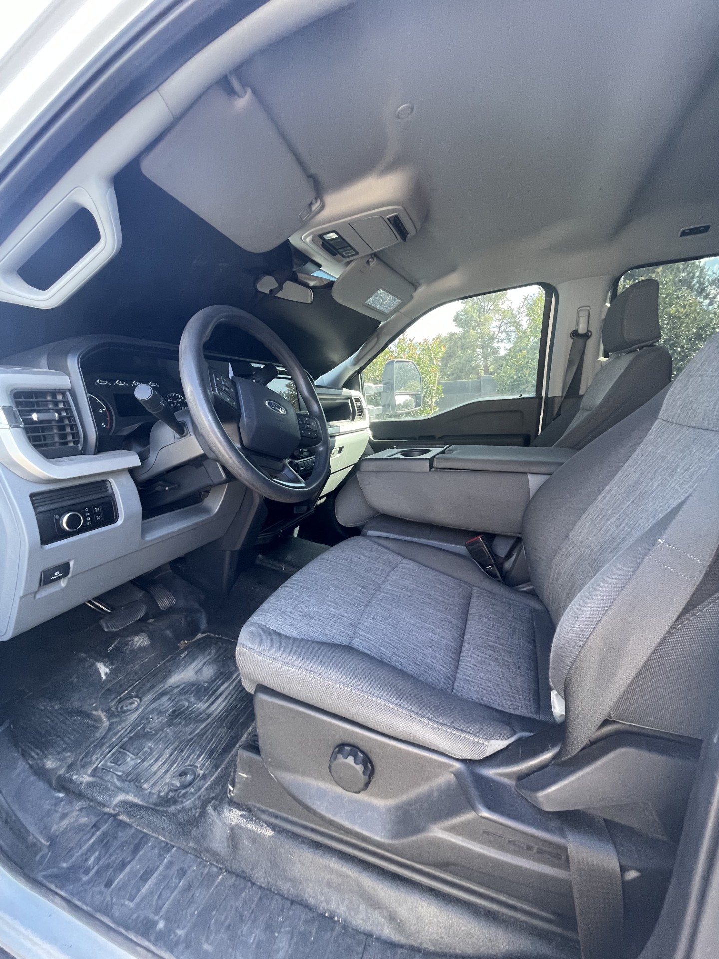 Used 2023 Ford F550 4x4 Crew Cab Super Duty image 2