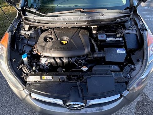 Used 2012 Hyundai Elantra GLS w/ Preferred Pkg 3 image 5