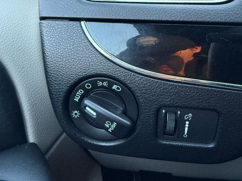 Used 2019 Dodge Grand Caravan SXT image 16