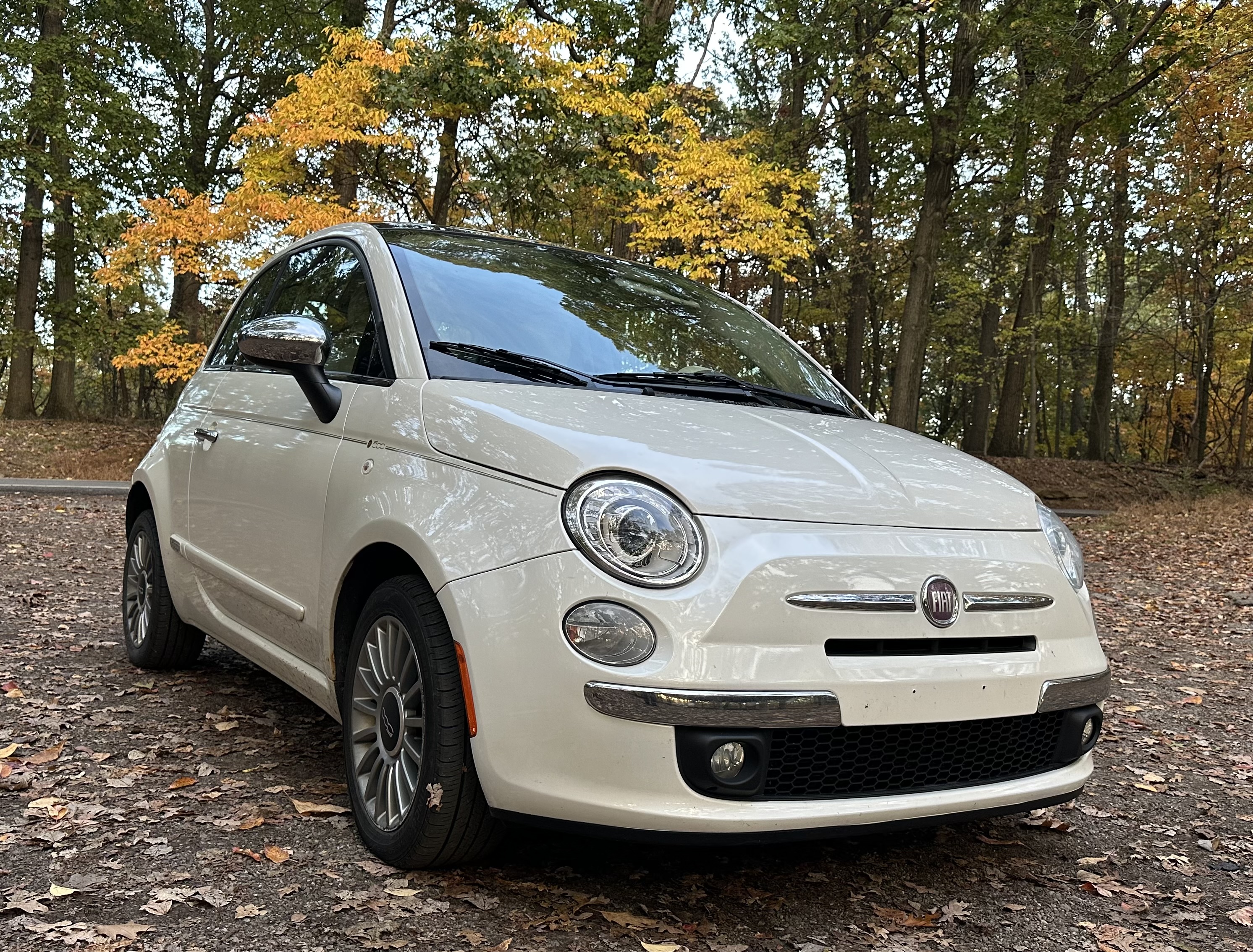 Used 2012 FIAT 500 Lounge w/ Luxury Leather Pkg FWD image 1