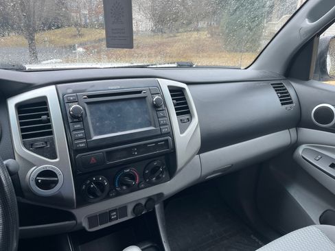 Used 2013 Toyota Tacoma 4x4 Double Cab w/ SR5 Pkg image 11