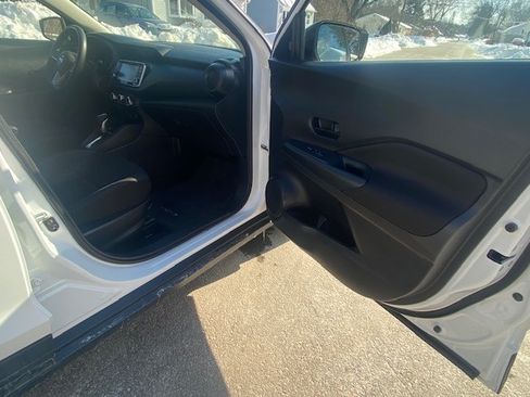 Used 2021 Nissan Kicks S w/ Interior Electronics Package image 8