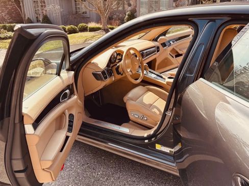 Used 2011 Porsche Panamera 4S image 2