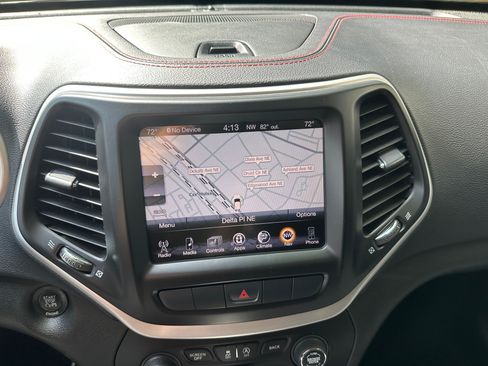 Used 2015 Jeep Cherokee Trailhawk w/ Comfort/Convenience Group AWD/4WD image 16