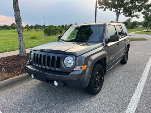 Used 2017 Jeep Patriot Sport AWD/4WD image 12