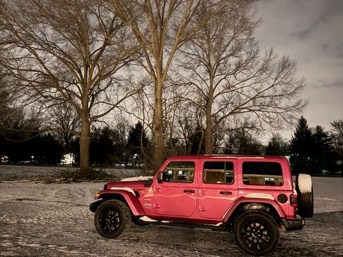 Used 2022 Jeep Wrangler Unlimited Sahara image 4