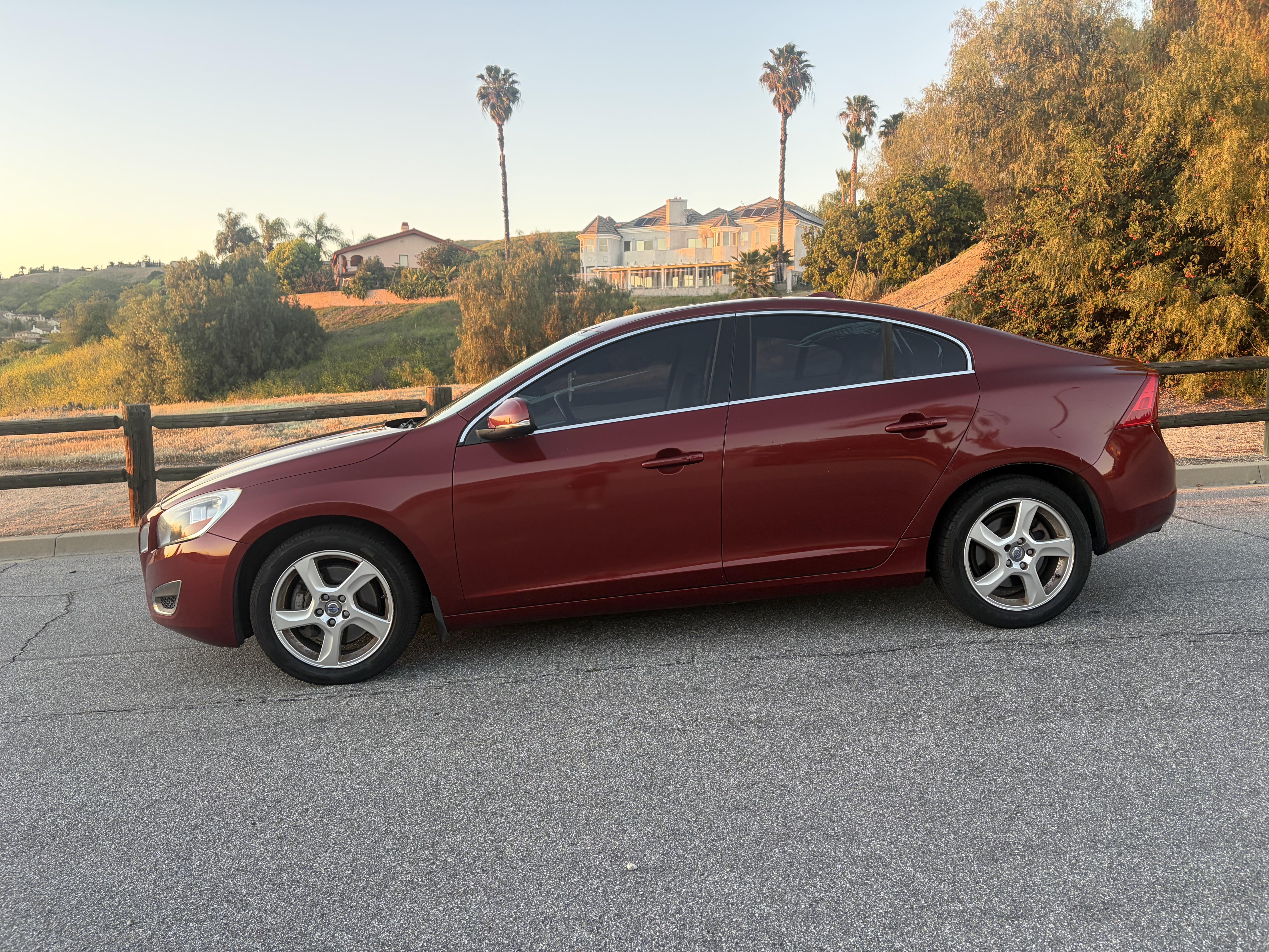 Used 2012 Volvo S60 T5 FWD image 2