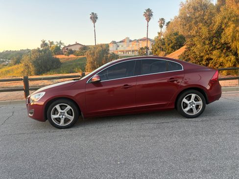Used 2012 Volvo S60 T5 FWD image 2